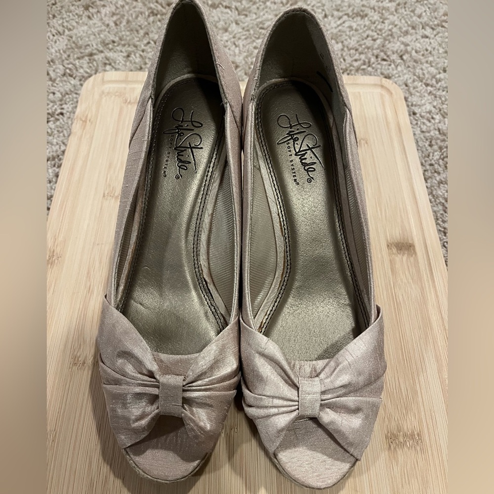 Life Stride beige Wedges